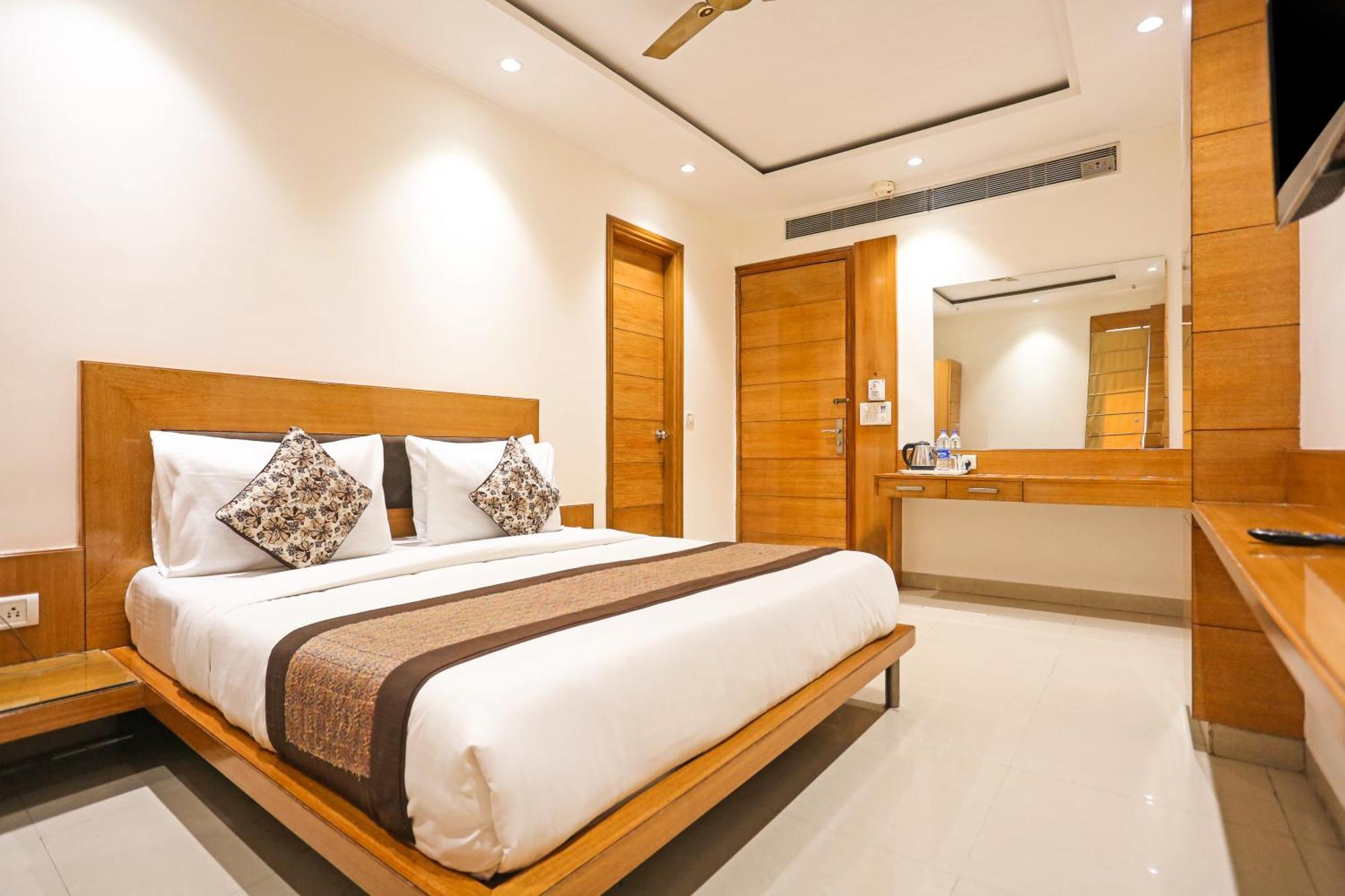 Hotel Silky Palace Near Igi Airportt New Delhi Exterior photo