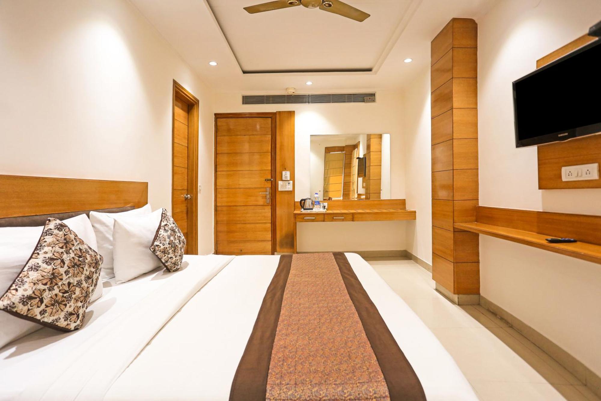 Hotel Silky Palace Near Igi Airportt New Delhi Exterior photo